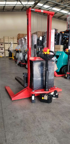 1500Kg Electric Straddle Leg Fork Pallet Stacker 1600mm Lift