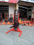 1.5T Semi Auto Electric Fork Straddle Leg Fork Stacker Lifter 3.0m Lift