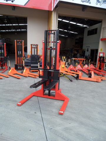 1.5T Semi Auto Electric Fork Straddle Leg Fork Stacker Lifter 3.0m Lift