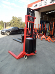 1.5T Semi Auto Electric Fork Straddle Leg Fork Stacker Lifter 3.0m Lift