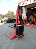 1.5T Semi Auto Electric Fork Straddle Leg Fork Stacker Lifter 3.0m Lift