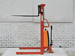 1500Kg Semi Auto Electric Fork Straddle Leg Stacker 2.5m Lift